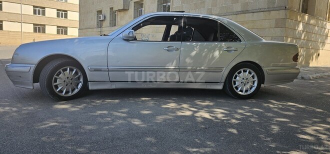 Mercedes E 270 2001, 385,000 km - 2.7 l - Bakı