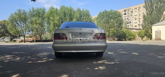 Mercedes E 270 2001, 385,000 km - 2.7 l - Bakı