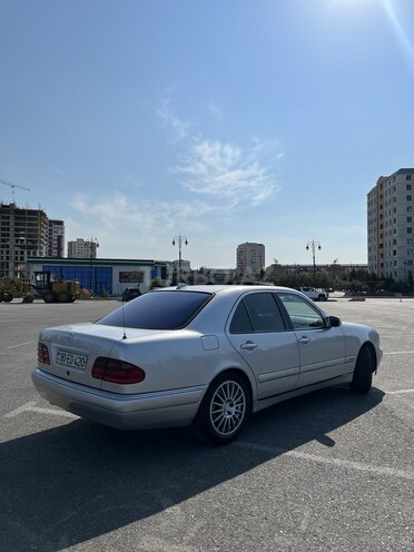 Mercedes E 240 1997, 250,000 km - 2.4 l - Sumqayıt