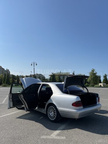 Mercedes E 240 1997, 250,000 km - 2.4 l - Sumqayıt