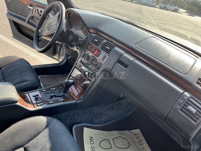 Mercedes E 240 1997, 250,000 km - 2.4 l - Sumqayıt