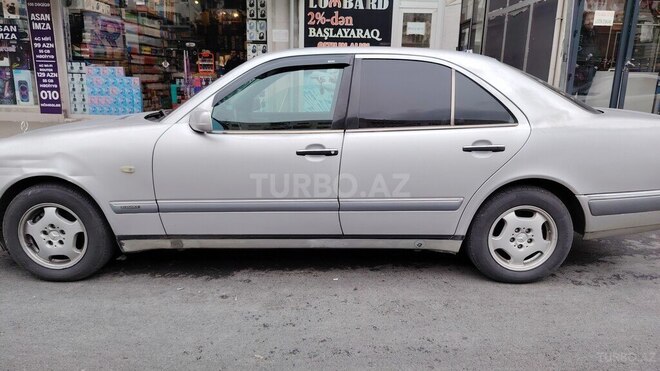 Mercedes E 220 1999, 517,869 km - 2.2 l - Bakı