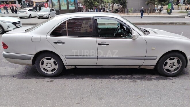 Mercedes E 220 1999, 517,869 km - 2.2 l - Bakı