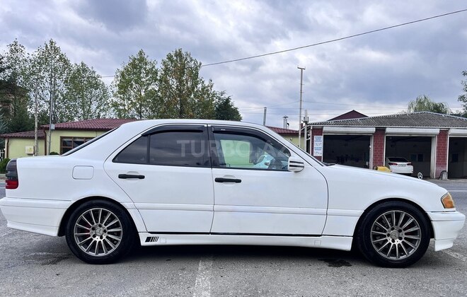 Mercedes C 230 1999, 399,117 km - 2.3 l - Qusar
