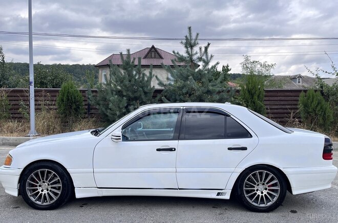 Mercedes C 230 1999, 399,117 km - 2.3 l - Qusar