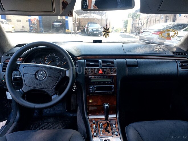 Mercedes E 240 1999, 408,569 km - 2.4 l - Göyçay