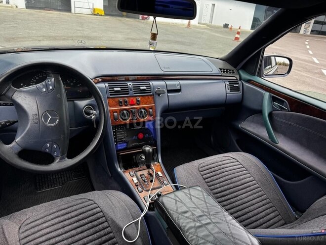 Mercedes E 220 1999, 192,000 km - 2.2 l - Bakı