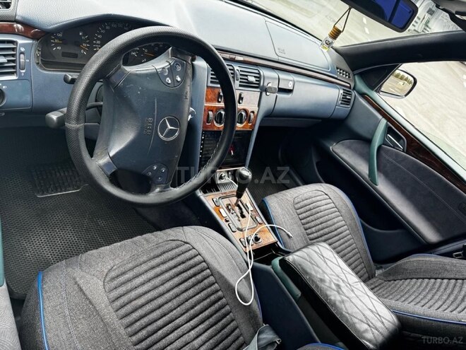 Mercedes E 220 1999, 192,000 km - 2.2 l - Bakı