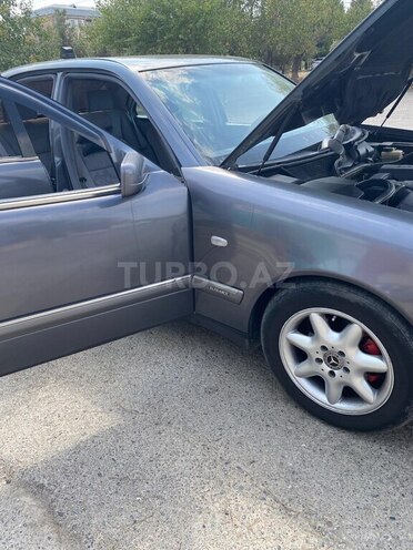 Mercedes E 240 1998, 295,000 km - 2.4 l - Şirvan