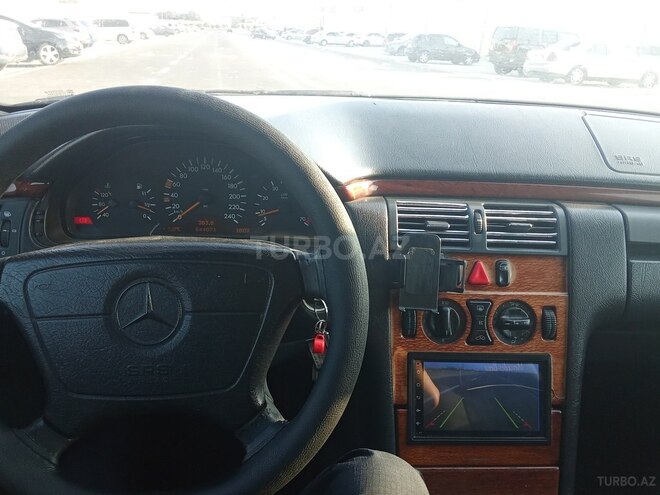 Mercedes E 240 1998, 640,563 km - 2.4 l - Bakı