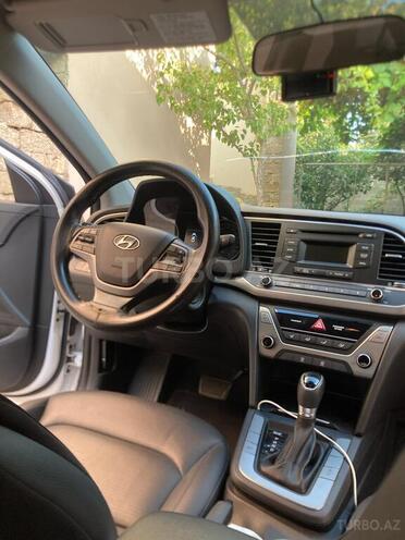 Hyundai Avante 2017, 200,450 km - 1.6 l - Bakı