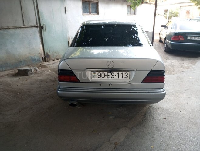 Mercedes E 220 1995, 445,000 km - 2.2 l - Sumqayıt