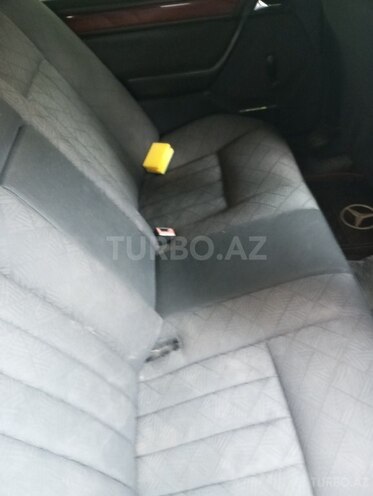 Mercedes E 220 1995, 445,000 km - 2.2 l - Sumqayıt