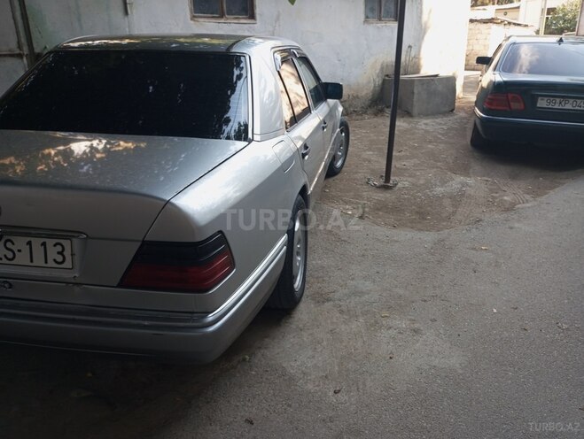 Mercedes E 220 1995, 445,000 km - 2.2 l - Sumqayıt