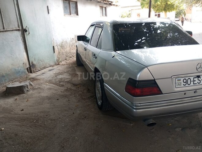Mercedes E 220 1995, 445,000 km - 2.2 l - Sumqayıt
