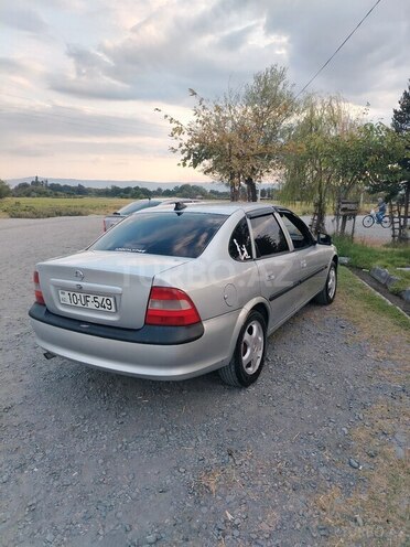 Opel Vectra 1998, 470,000 km - 1.8 l - Zaqatala