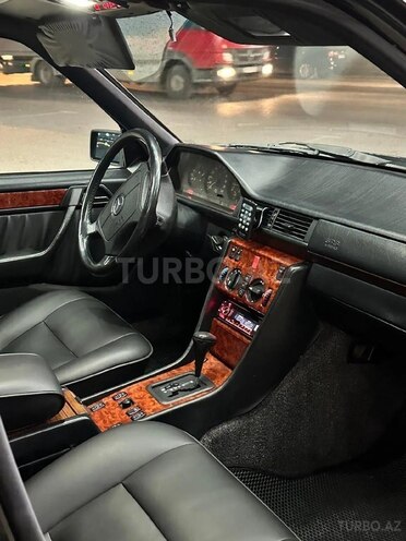 Mercedes E 220 1995, 368,000 km - 2.2 l - Bakı
