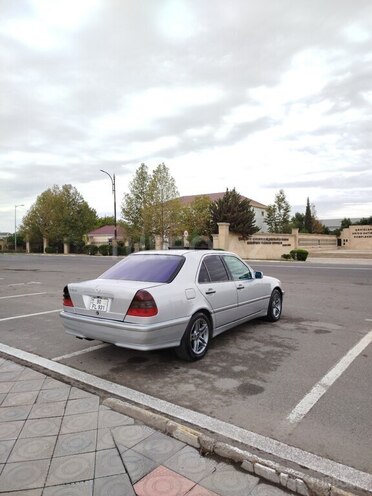Mercedes C 230 1999, 442,570 km - 2.3 l - Saatlı
