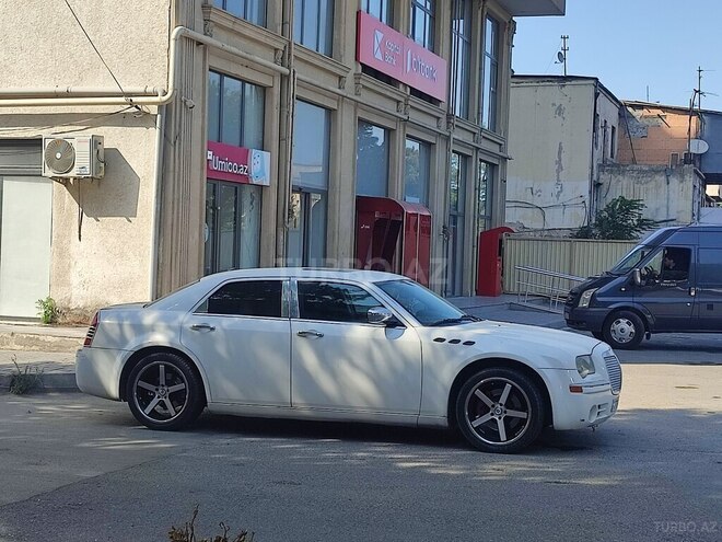 Chrysler 300C 2005, 214,580 km - 5.7 l - Bakı