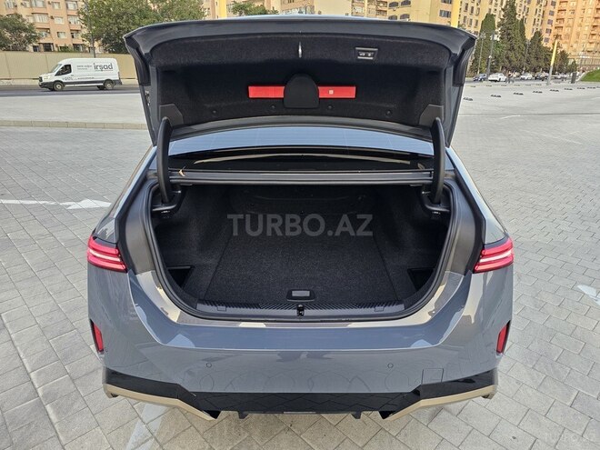 BMW i5 2024, 9,500 km - 0.0 l - Bakı