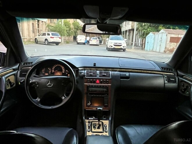 Mercedes E 270 2001, 337,185 km - 2.7 l - Bakı