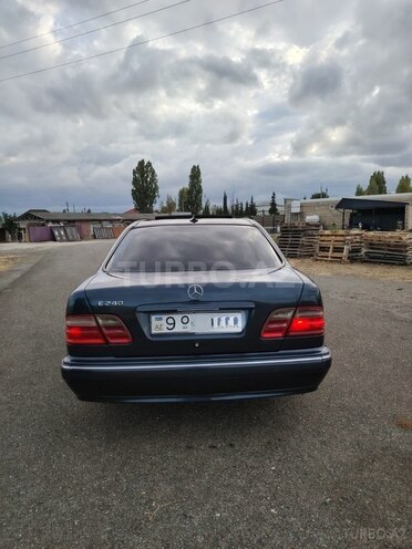 Mercedes E 240 1999, 385,760 km - 2.4 l - Astara