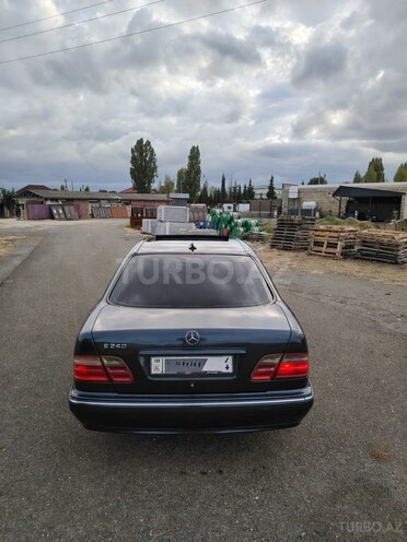 Mercedes E 240 1999, 385,760 km - 2.4 l - Astara