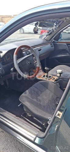 Mercedes E 200 1999, 427,000 km - 2.0 л - Şirvan