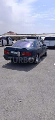 Mercedes E 200 1999, 427,000 km - 2.0 л - Şirvan