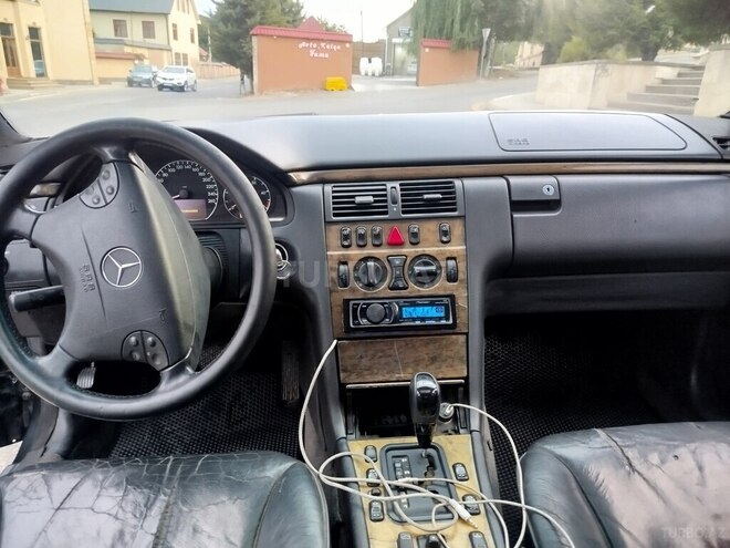 Mercedes E 300 1998, 345,000 km - 3.0 l - Qusar