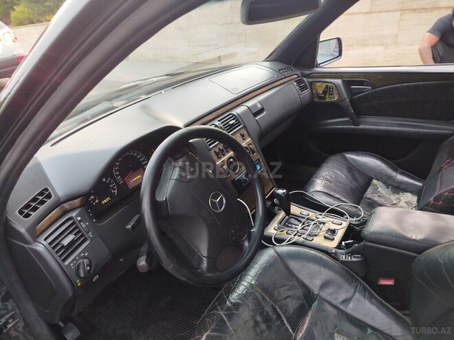 Mercedes E 300 1998, 345,000 km - 3.0 l - Qusar