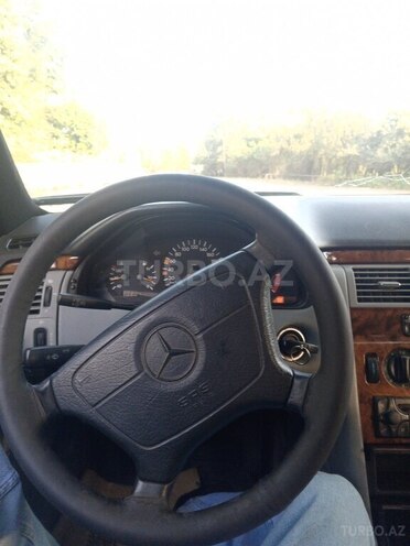 Mercedes E 200 1998, 650,000 km - 2.2 l - Qəbələ