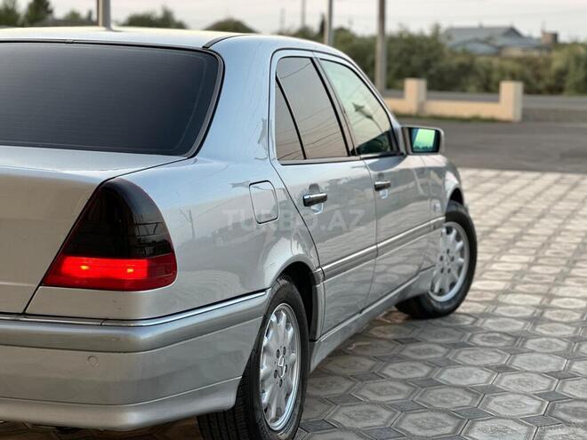 Mercedes C 200 2000, 303,000 km - 2.0 l - Saatlı