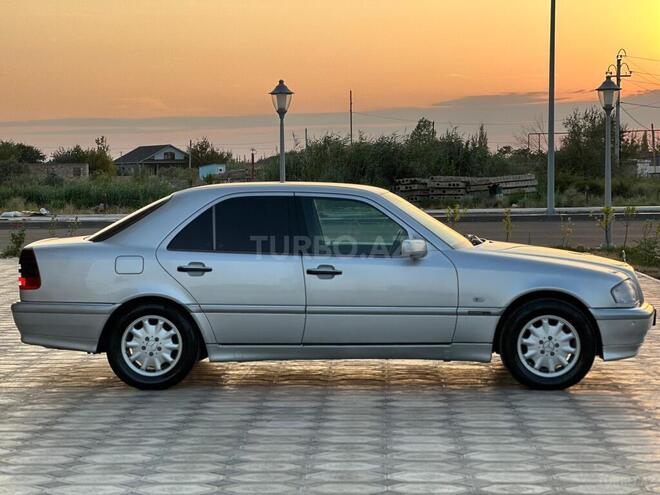 Mercedes C 200 2000, 303,000 km - 2.0 l - Saatlı