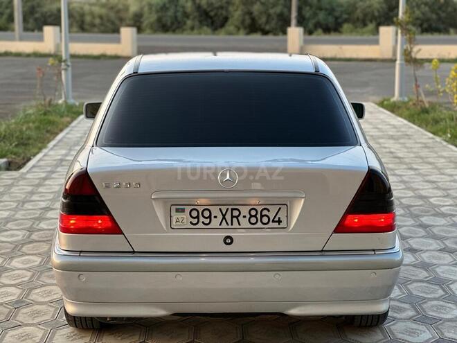 Mercedes C 200 2000, 303,000 km - 2.0 l - Saatlı