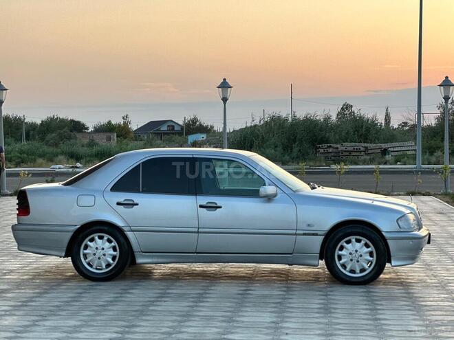 Mercedes C 200 2000, 303,000 km - 2.0 l - Saatlı