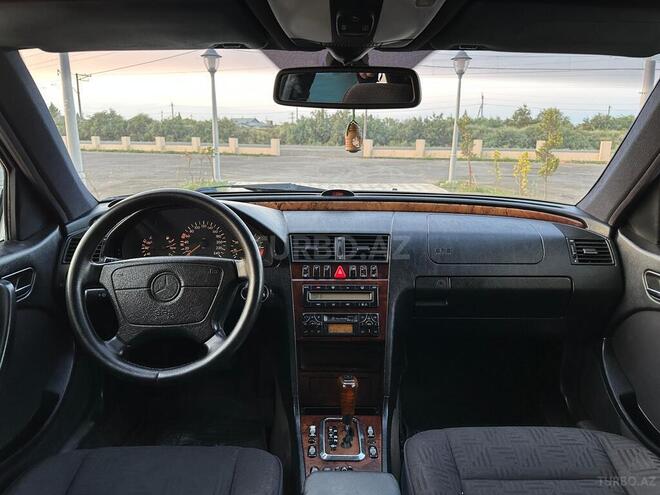 Mercedes C 200 2000, 303,000 km - 2.0 l - Saatlı