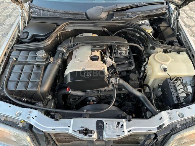 Mercedes C 200 2000, 303,000 km - 2.0 l - Saatlı