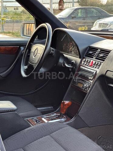 Mercedes C 200 2000, 303,000 km - 2.0 l - Saatlı