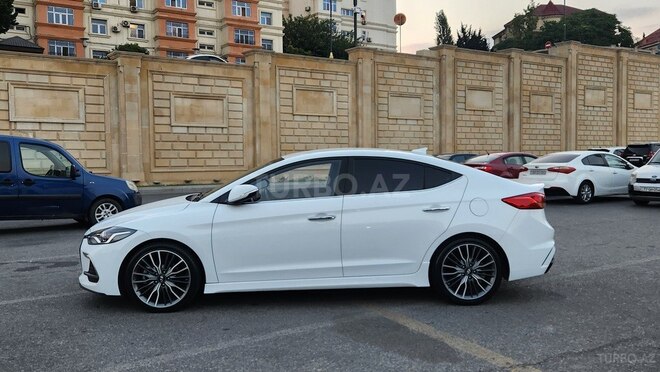 Hyundai Avante 2016, 137,600 km - 1.6 л - Bakı