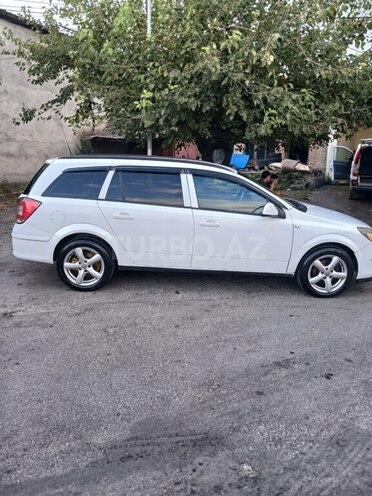 Opel Astra 2010, 380,000 km - 1.3 l - Şəki