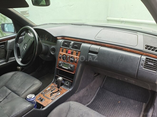 Mercedes E 220 1999, 365,000 km - 2.0 l - Bakı
