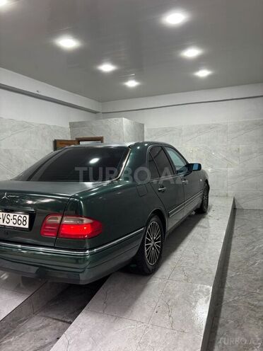 Mercedes E 240 1997, 287,000 km - 2.4 l - Bakı