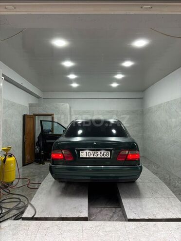 Mercedes E 240 1997, 287,000 km - 2.4 l - Bakı