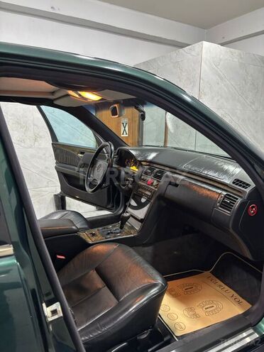 Mercedes E 240 1997, 287,000 km - 2.4 l - Bakı