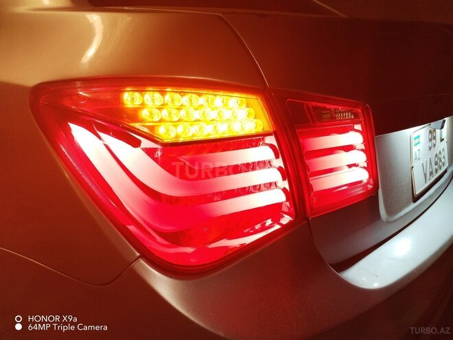 Chevrolet Cruze 2011, 292,944 km - 1.4 l - Qazax