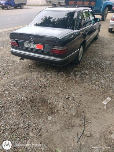 Mercedes E 200 1993, 585,000 km - 2.0 l - Bakı