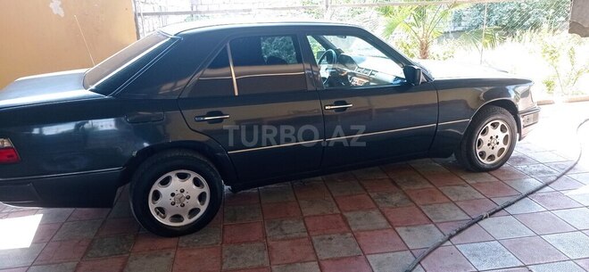Mercedes E 250 1993, 198,654 km - 2.5 l - Biləsuvar