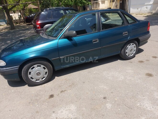 Opel Astra 1995, 150,000 km - 1.6 l - Bakı