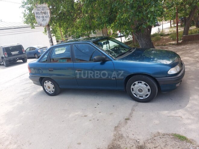 Opel Astra 1995, 150,000 km - 1.6 l - Bakı